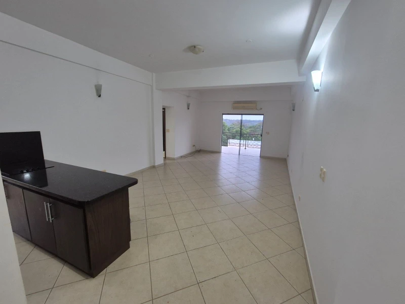 Hermosa casa frente al mar con acceso privado a la playa y piscina.