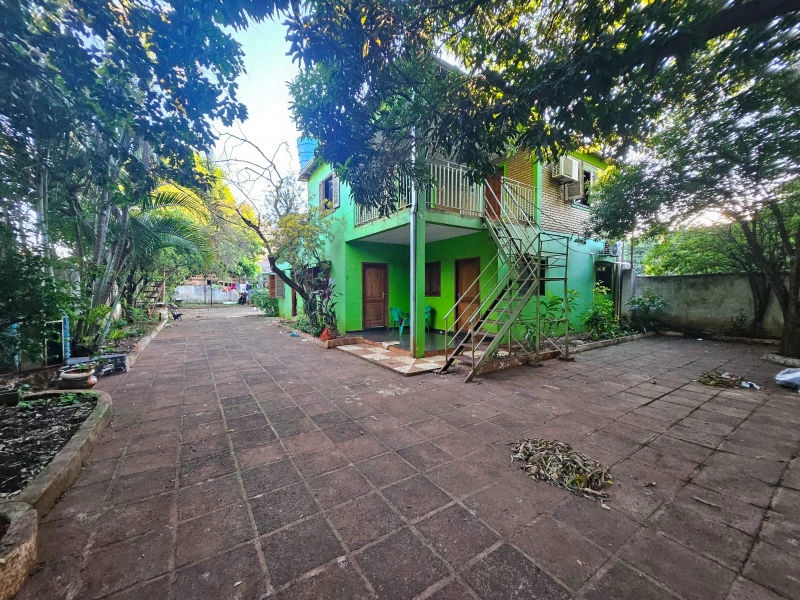 Hermosa casa frente al mar con acceso privado a la playa y piscina.