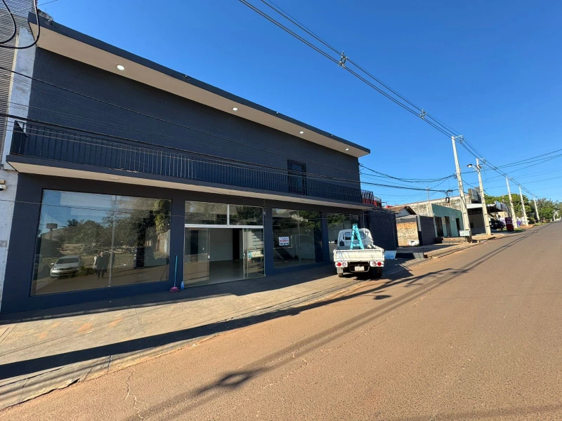 Hermosa casa frente al mar con acceso privado a la playa y piscina.