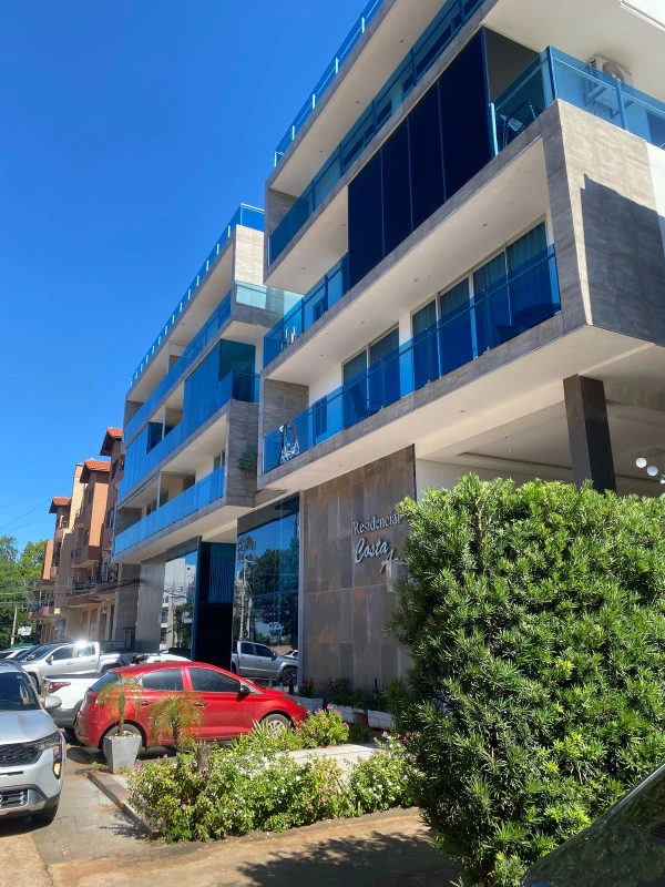 Hermosa casa frente al mar con acceso privado a la playa y piscina.
