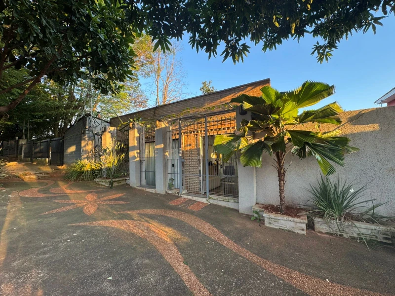 Hermosa casa frente al mar con acceso privado a la playa y piscina.