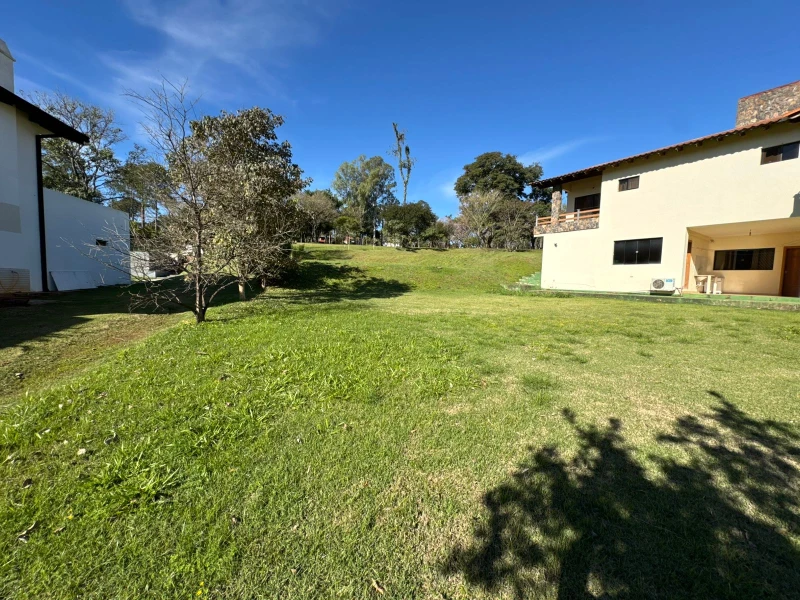 Hermosa casa frente al mar con acceso privado a la playa y piscina.