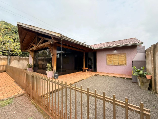 Hermosa casa frente al mar con acceso privado a la playa y piscina.