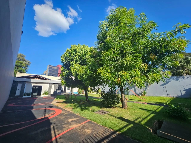 Hermosa casa frente al mar con acceso privado a la playa y piscina.