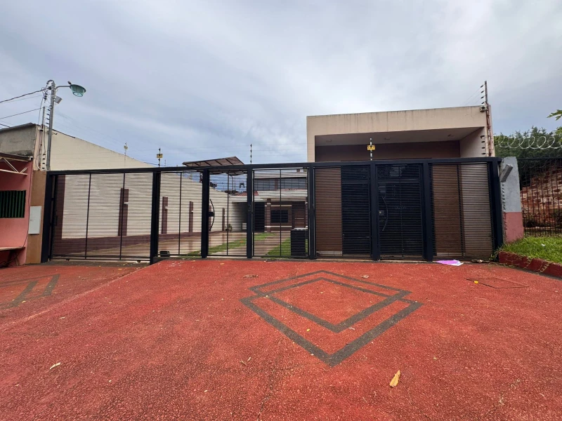 Hermosa casa frente al mar con acceso privado a la playa y piscina.