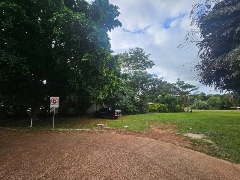 Hermosa casa frente al mar con acceso privado a la playa y piscina.