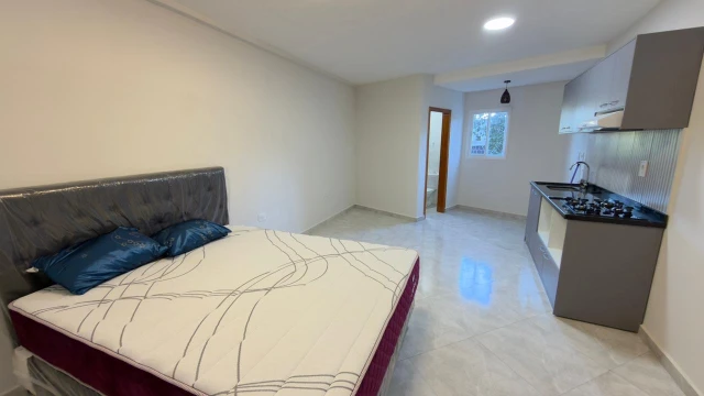 Hermosa casa frente al mar con acceso privado a la playa y piscina.