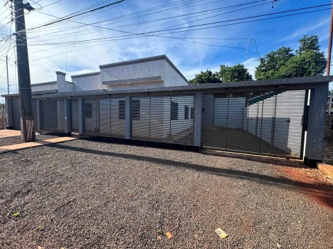 Hermosa casa frente al mar con acceso privado a la playa y piscina.