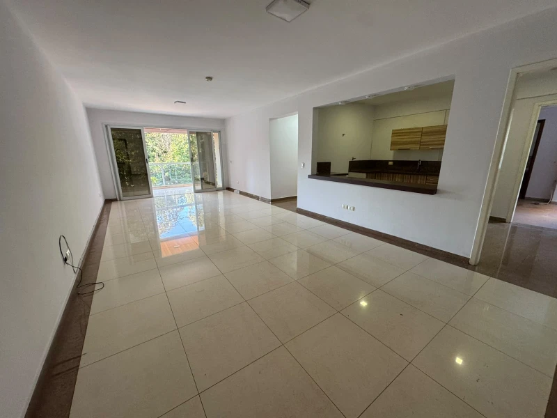 Hermosa casa frente al mar con acceso privado a la playa y piscina.