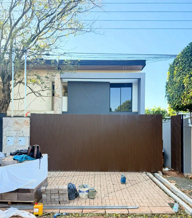 Hermosa casa frente al mar con acceso privado a la playa y piscina.