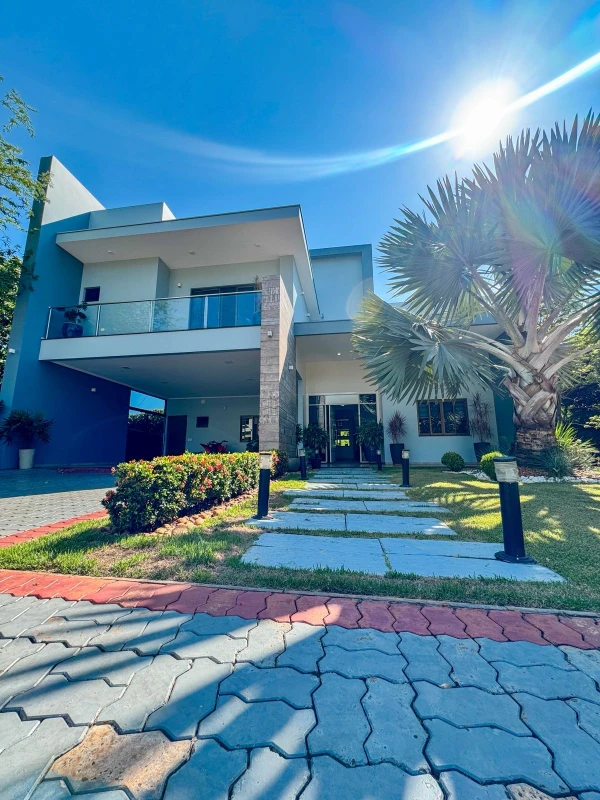 Hermosa casa frente al mar con acceso privado a la playa y piscina.